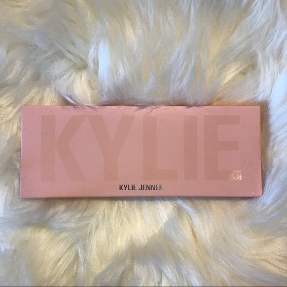 💥LAST ONE💥BNIB Kylie 2019 Holiday Palette - Picture 3 of 5